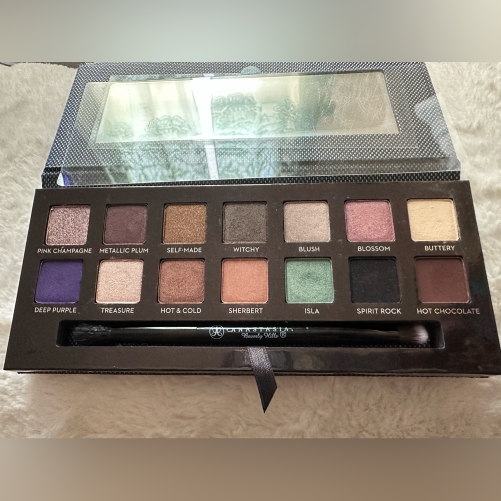 Anastasia Beverly Hills eye shadow palette
